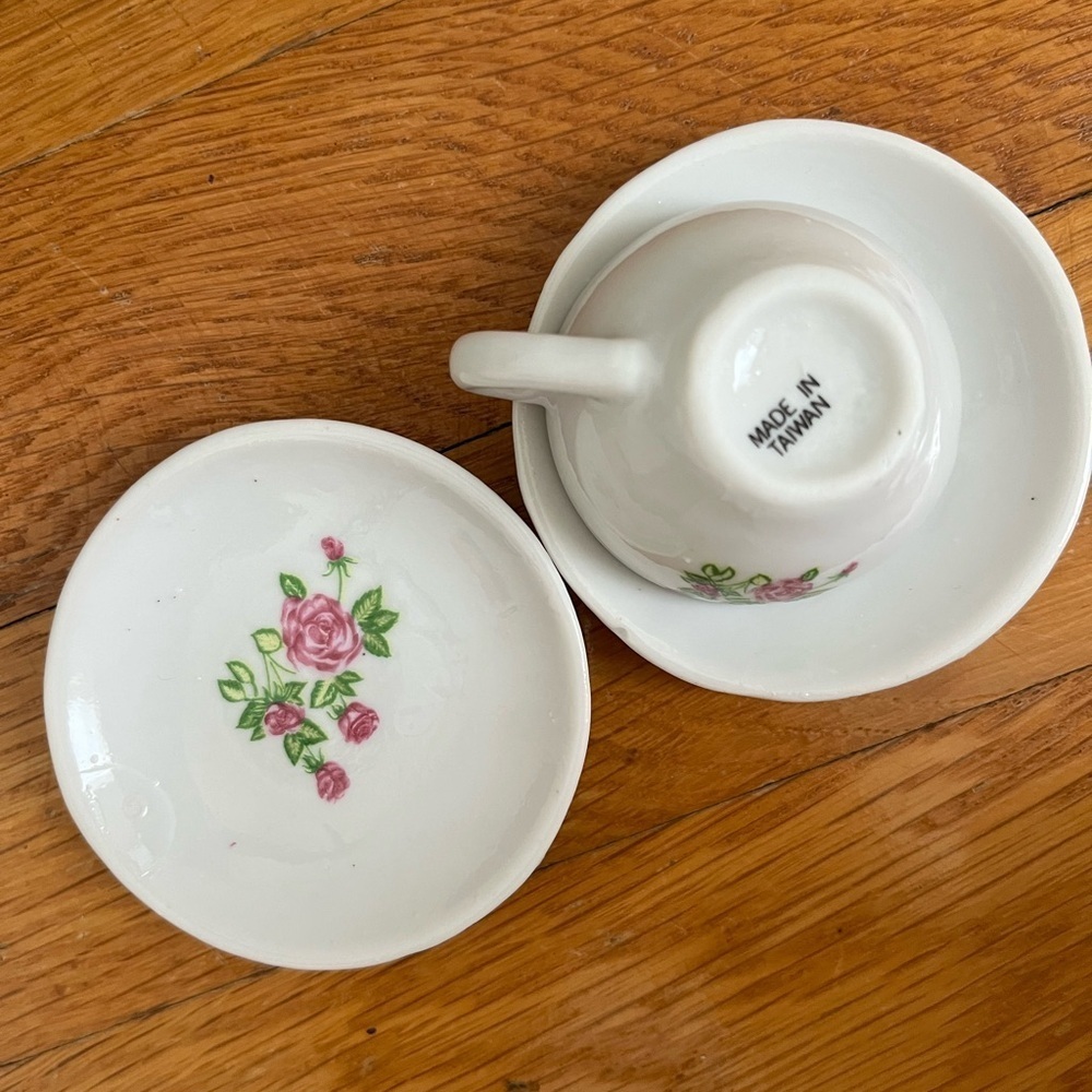 Vintage Child’s Miniature China Play Tea Set Floral Made in Taiwan 12 Piece - Picture 4 of 13